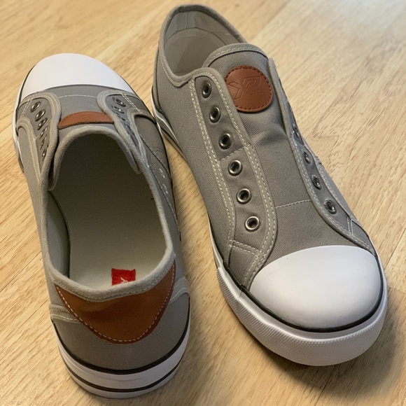 Men’s Grey slip on casual sneakers - Picture 3 of 4